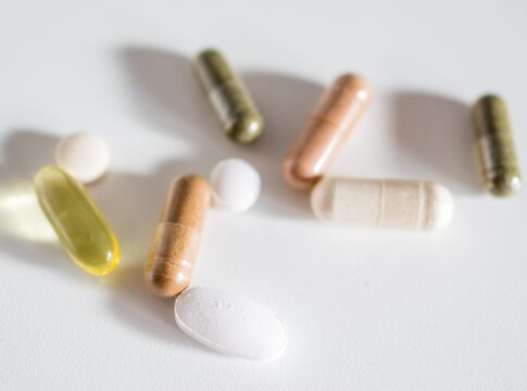 medica-alerta:-suplementos-de-curcumina-podem-ter-efeitos-colaterais