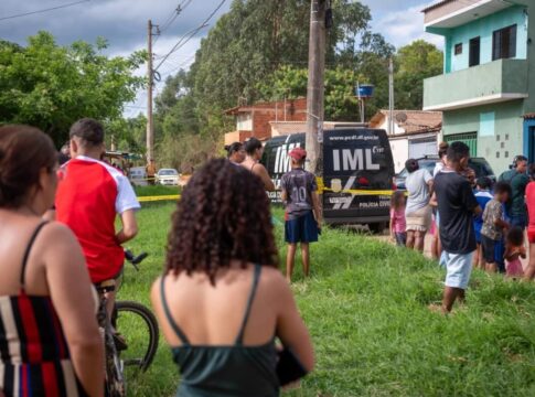 vizinhos-de-menina-morta-por-madrasta-se-desesperam-com-chegada-do-iml