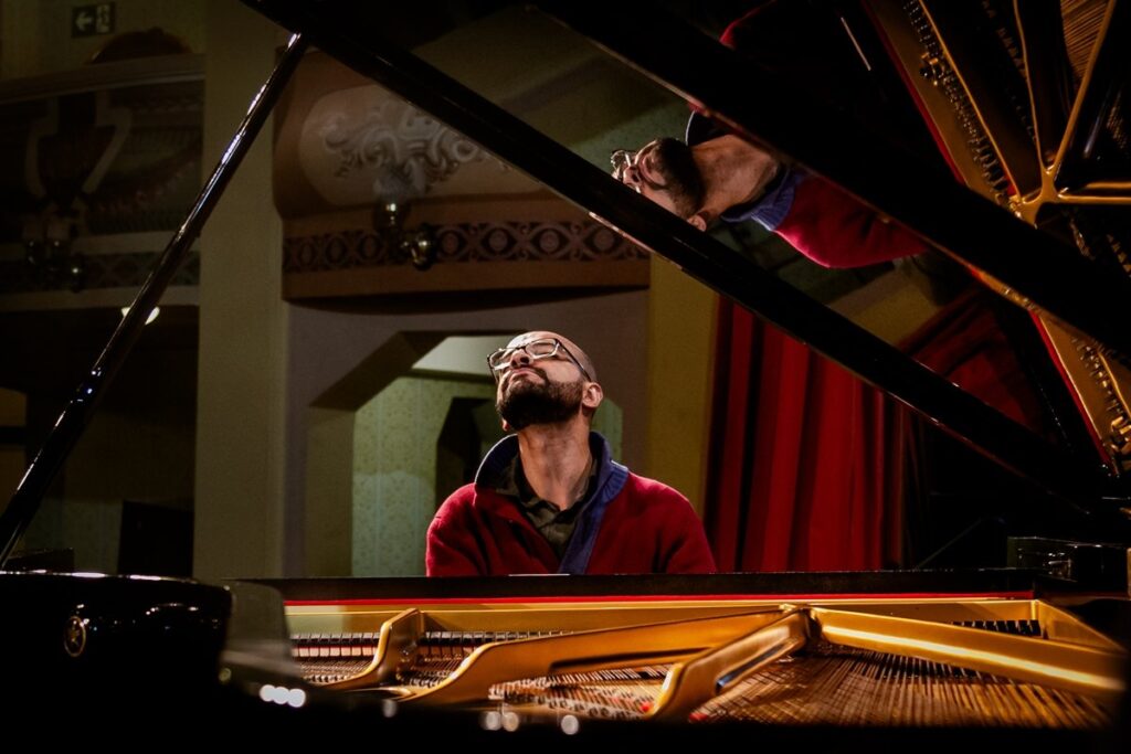 3-atos-de-moises:-filme-conta-historia-inspiradora-de-pianista-mineiro