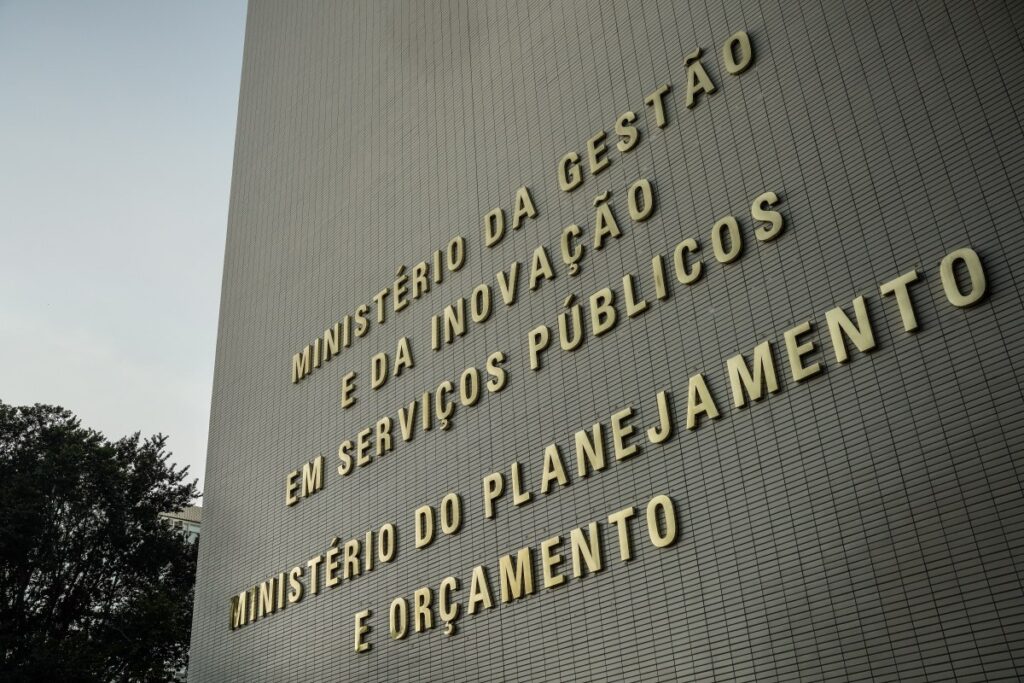 governo-reduz-contencao-de-despesas-do-orcamento-para-r$-7,7-bilhoes