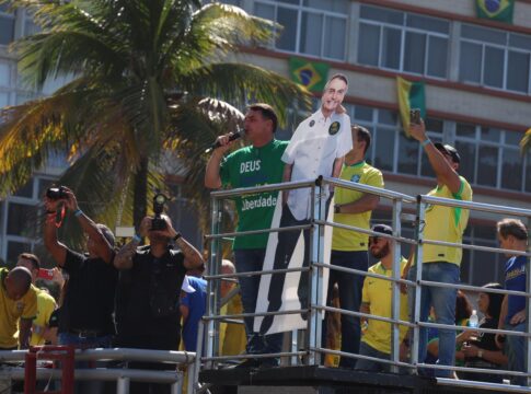 pf-pediu-prisao-de-bolsonaro-por-conta-de-vigilia-convocada-por-flavio
