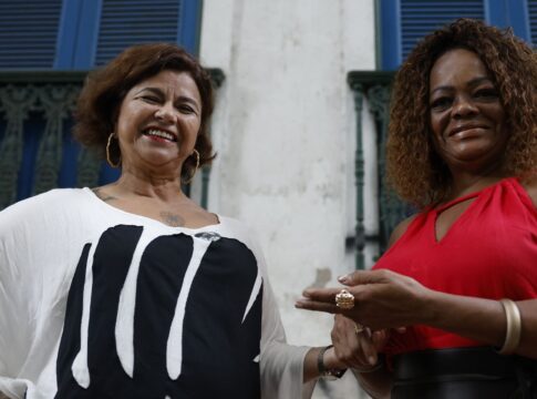 maior-roda-de-samba-homenageia-d.-ivone-lara-e-nilze-carvalho,-no-rio
