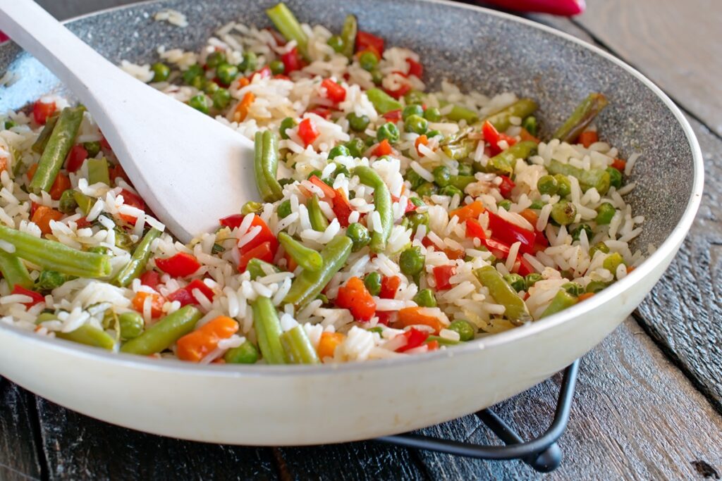 arroz-a-grega:-o-acompanhamento-perfeito-para-qualquer-refeicao