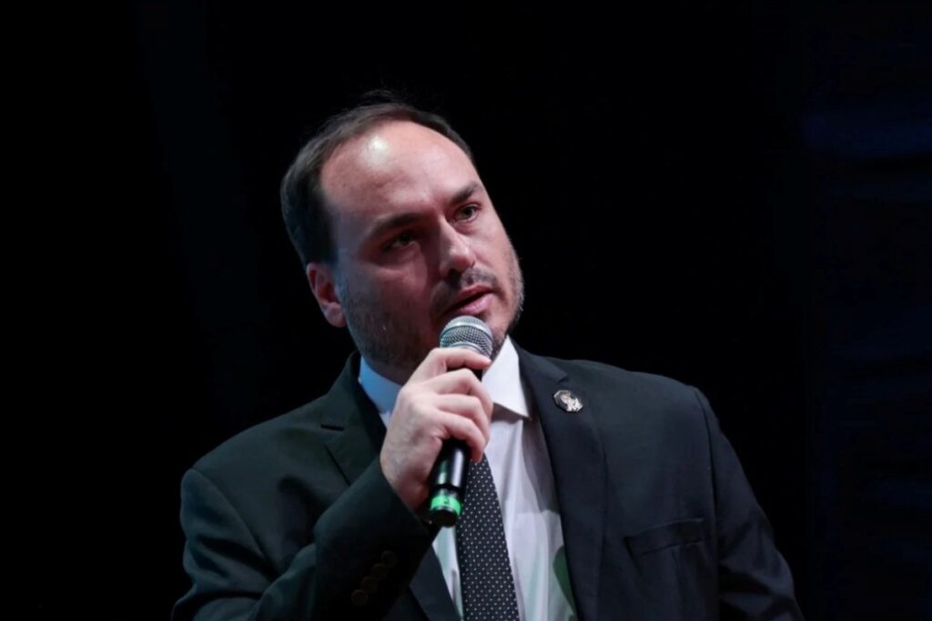 carlos-se-pronuncia-sobre-prisao-preventiva-de-jair-bolsonaro