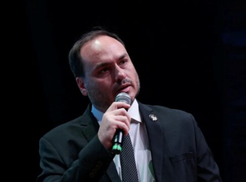 carlos-se-pronuncia-sobre-prisao-preventiva-de-jair-bolsonaro