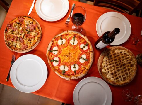 coma-sem-engordar:-aprenda-receita-de-pizza-proteica-de-frango