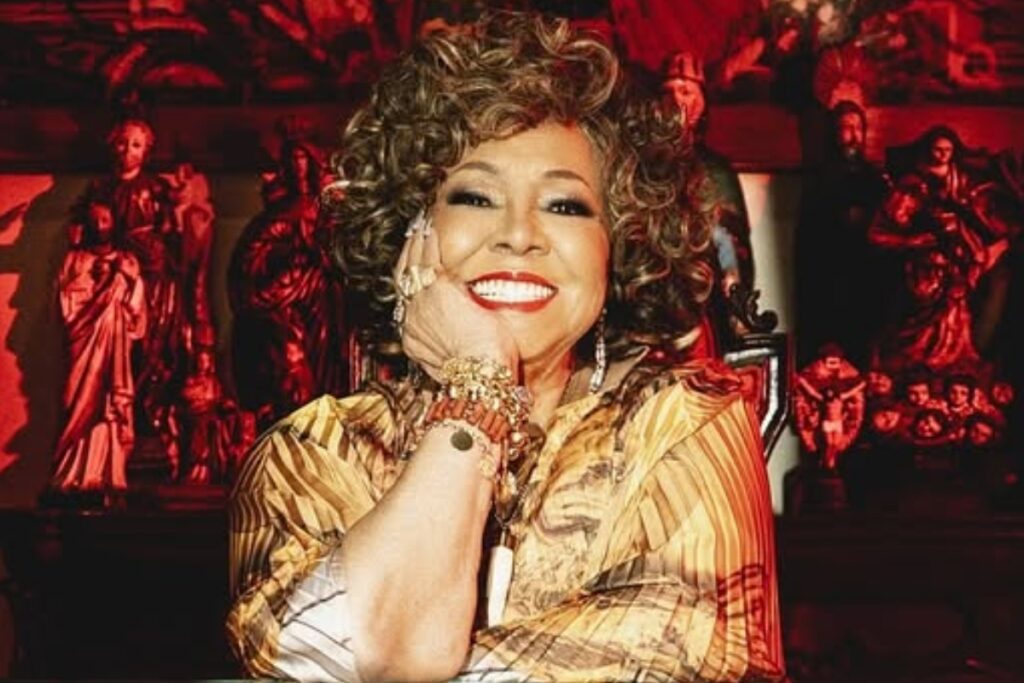 alcione-se-irrita-ao-ser-abordada-por-fas-em-viagem-a-portugal