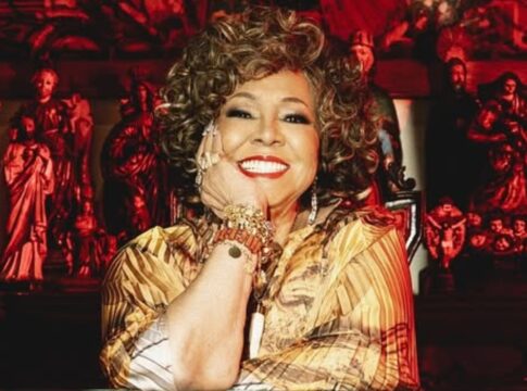 alcione-se-irrita-ao-ser-abordada-por-fas-em-viagem-a-portugal