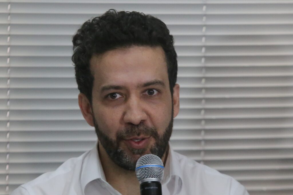 com-bolsonaro-preso,-janones-debocha-de-nikolas:-“o-brasil-vai-parar”