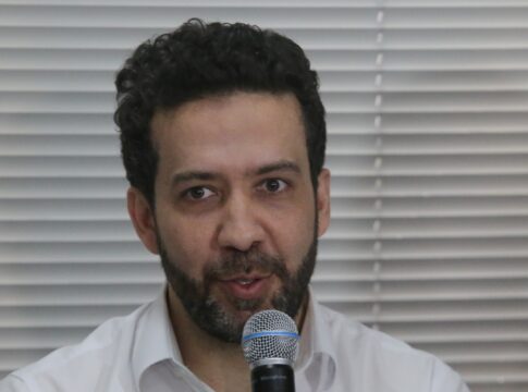 com-bolsonaro-preso,-janones-debocha-de-nikolas:-“o-brasil-vai-parar”