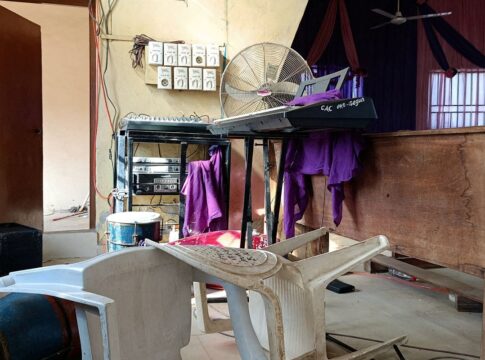 mais-de-300-pessoas-sao-levadas-de-escola-na-nigeria