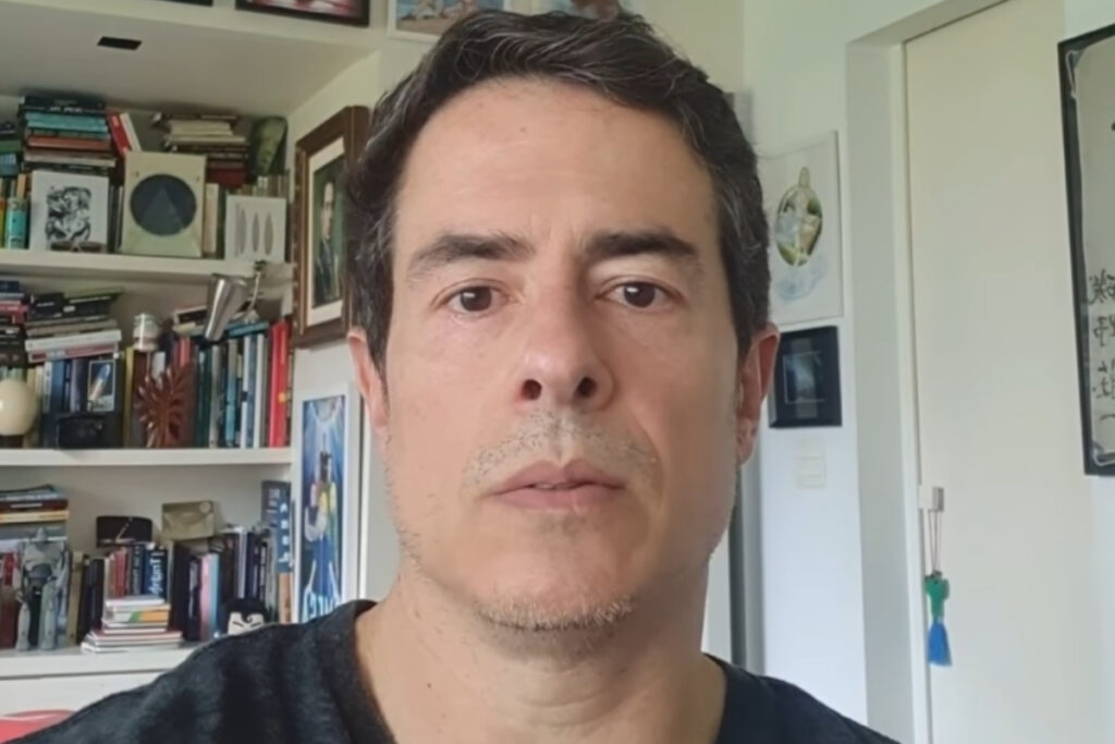 com-olhos-marejados,-felipe-folgosi-compara-jair-bolsonaro-a-jesus