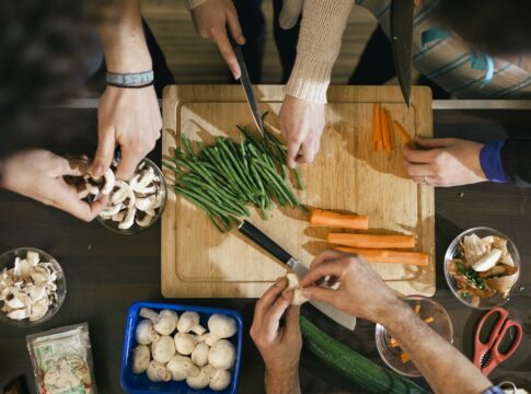 todo-vegano-precisa-tomar-suplementos?-nutricionista-responde