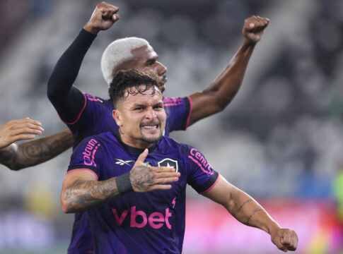 botafogo-derrota-gremio-e-se-mantem-no-g-6-do-brasileirao