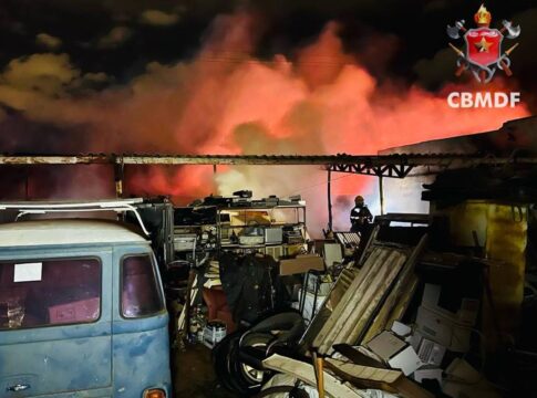 incendio-de-grandes-proporcoes-atinge-deposito-de-veiculos-no-gama