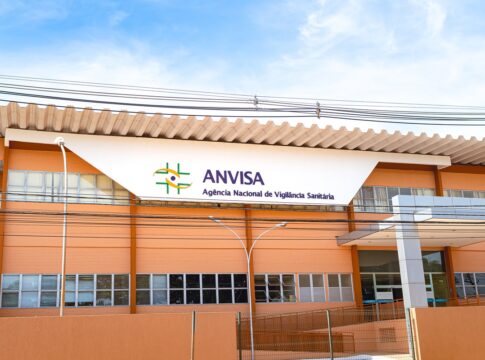 mudanca-na-fila-de-registros-da-anvisa-favorece-gigantes-farmaceuticas
