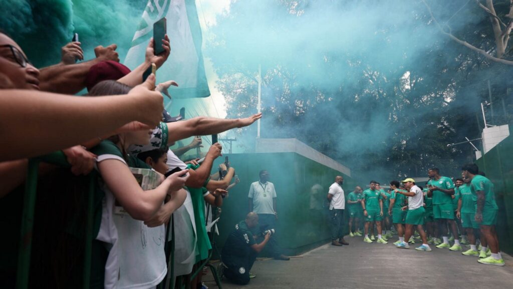 torcida-vai-ao-ct-e-se-despede-do-palmeiras-antes-da-libertadores