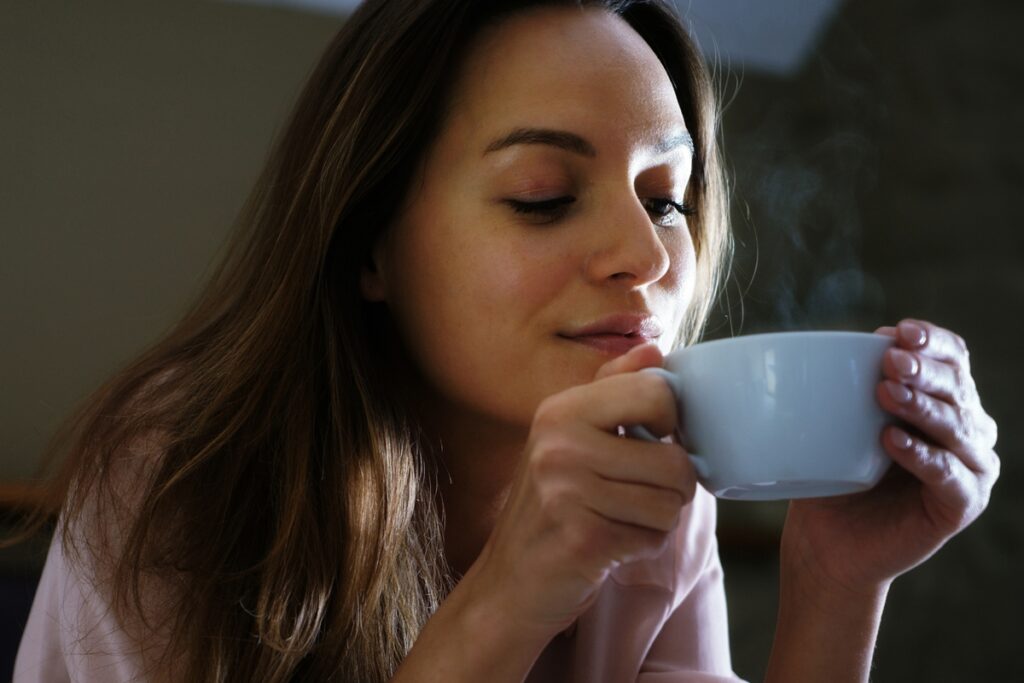 gordura-no-figado:-cha-feito-de-planta-pode-ajudar-a-“limpar”-o-orgao
