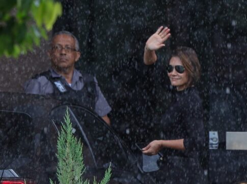 michelle-chega-para-visitar-bolsonaro-na-pf-neste-domingo