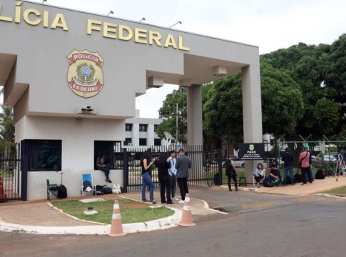 “todo-mundo-sabe-o-que-ele-fez”,-diz-lula-sobre-prisao-de-bolsonaro