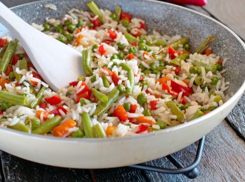 arroz-de-forno-com-camarao:-receita-igual-a-de-restaurante-famoso