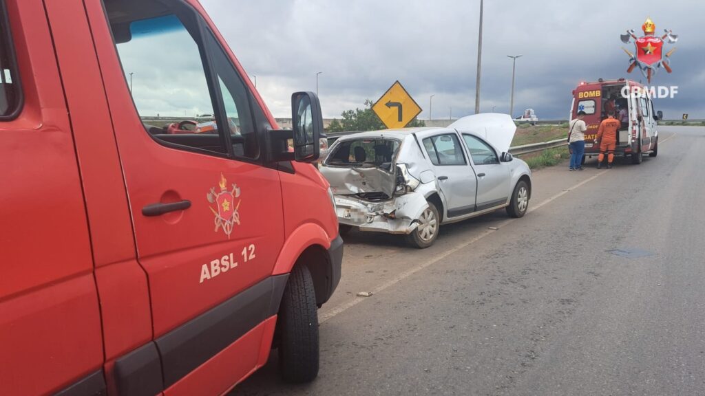 colisao-entre-dois-carros-deixa-uma-crianca-ferida-na-df-040