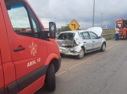 colisao-entre-dois-carros-deixa-uma-crianca-ferida-na-df-040