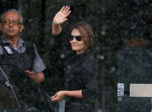 bolsonaro-recebe-a-ex-primeira-dama-michelle-na-pf