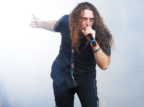 banda-angra-anuncia-saida-do-vocalista-fabio-lione