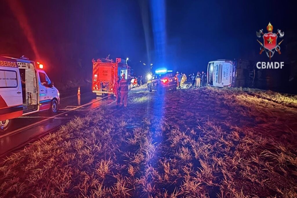 acidente-de-onibus-com-guincho-deixa-27-feridos-no-df