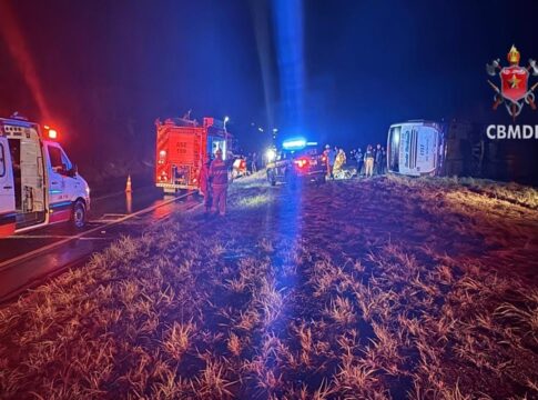 acidente-de-onibus-com-guincho-deixa-27-feridos-no-df