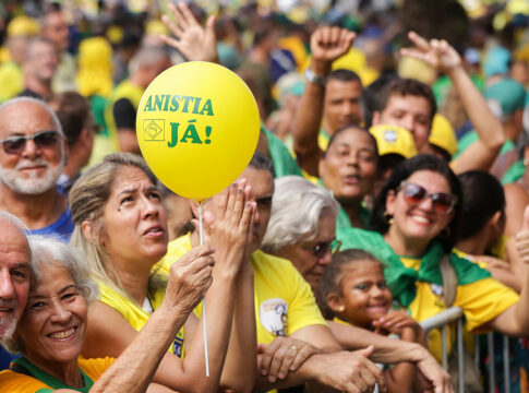 com-bolsonaro-preso,-oposicao-busca-estrategia-para-viabilizar-anistia