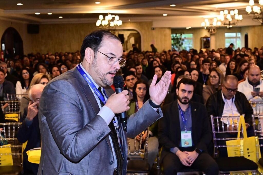 inss:-advogado-fora-do-radar-da-pf-recebeu-r$-4-milhoes-de-entidades