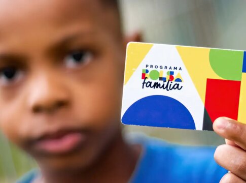 caixa-paga-bolsa-familia-a-beneficiarios-com-nis-de-final-6