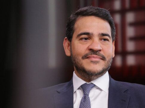 messias-afaga-alcolumbre-e-se-apresenta-como-indicado-de-lula-ao-stf