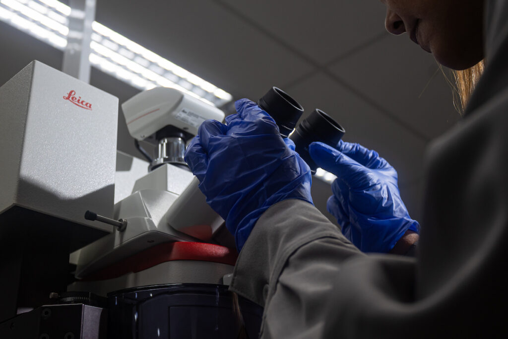 como-e-o-laboratorio-da-pf-que-pericia-a-tornozeleira-de-bolsonaro