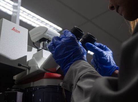 como-e-o-laboratorio-da-pf-que-pericia-a-tornozeleira-de-bolsonaro