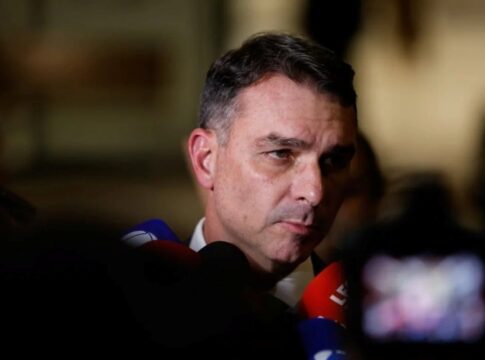 “tentativa-de-fazer-maldade”,-diz-flavio-sobre-video-de-tornozeleira