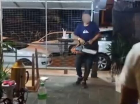 “jason-de-jarinu”:-homem-com-motosserra-invade-bar-no-interior-de-sp