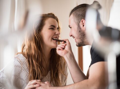 9-posicoes-para-“salvar”-casais-que-estao-desconectados-no-sexo