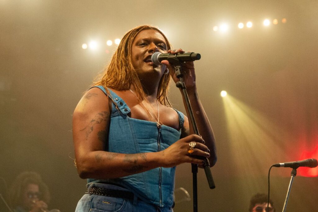 black-friday:-festival-estilo-brasil-tem-descontos-em-show-da-liniker