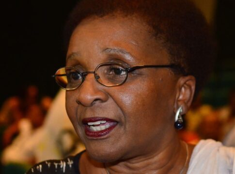 com-lentes-e-voz,-mostra-revisita-trajetoria-de-luiza-bairros