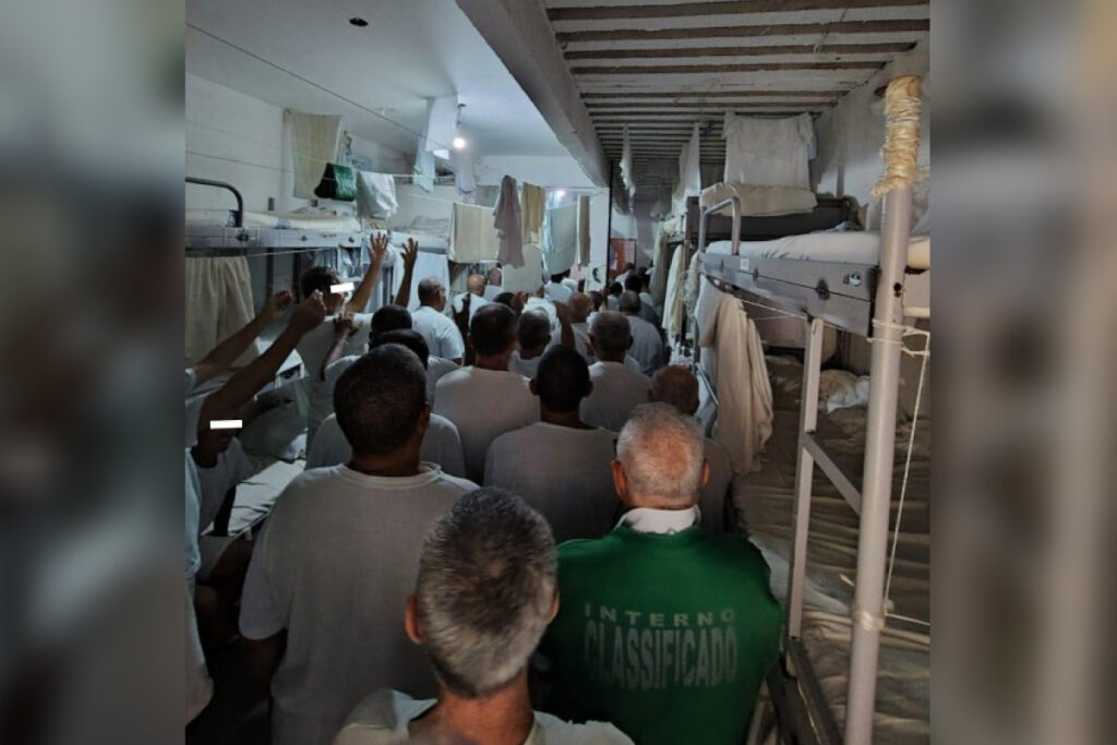 em-“ala-de-idosos”-da-papuda,-bolsonaro-pegaria-superlotacao-de-192%;-veja-fotos