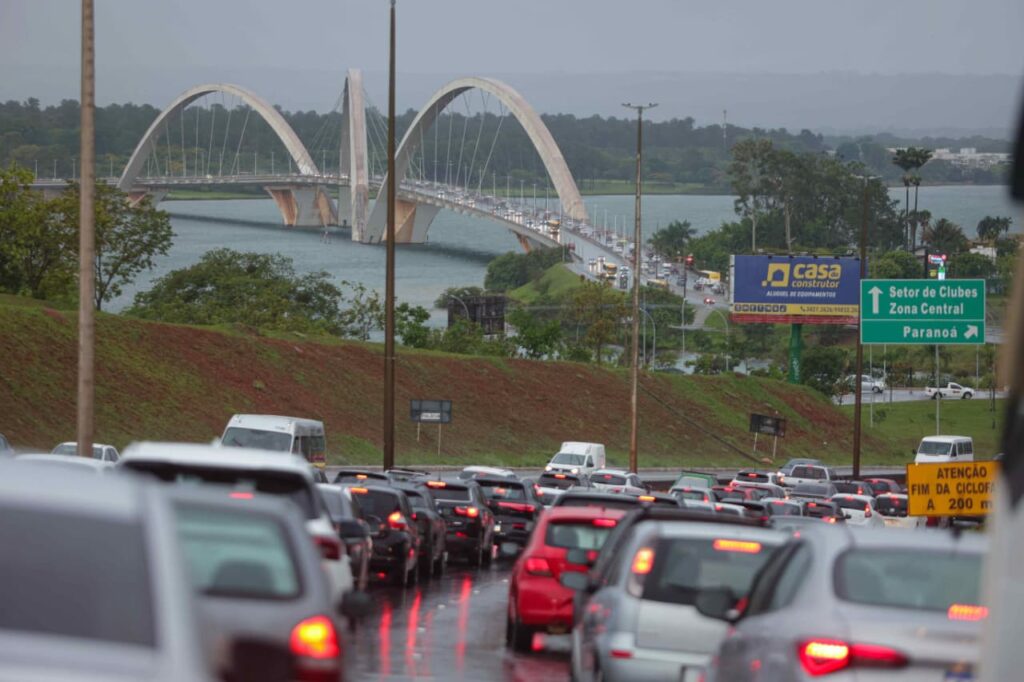df-tem-oito-horas-consecutivas-de-chuva-e-alerta-para-tempestade
