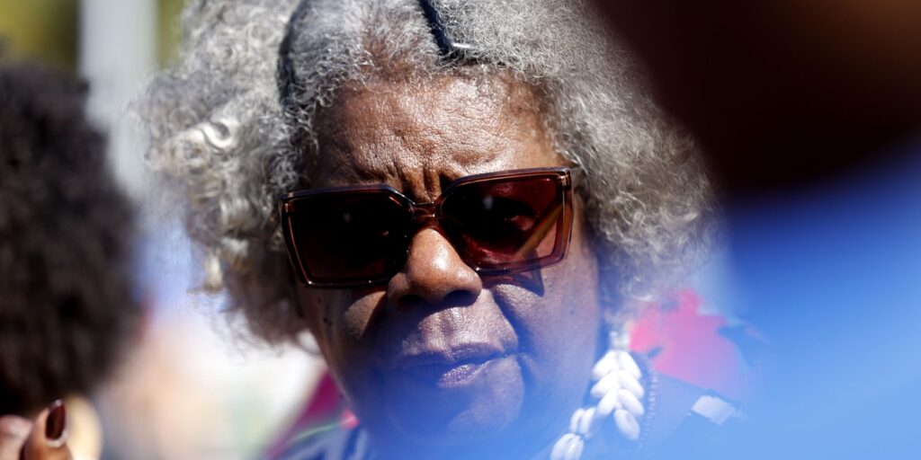 “cada-passo,-cada-pe,-reivindica-o-direito-a-vida”,-diz-escritora