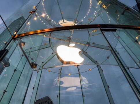 com-foco-em-veteranos,-apple-anuncia-demissoes-na-divisao-de-vendas