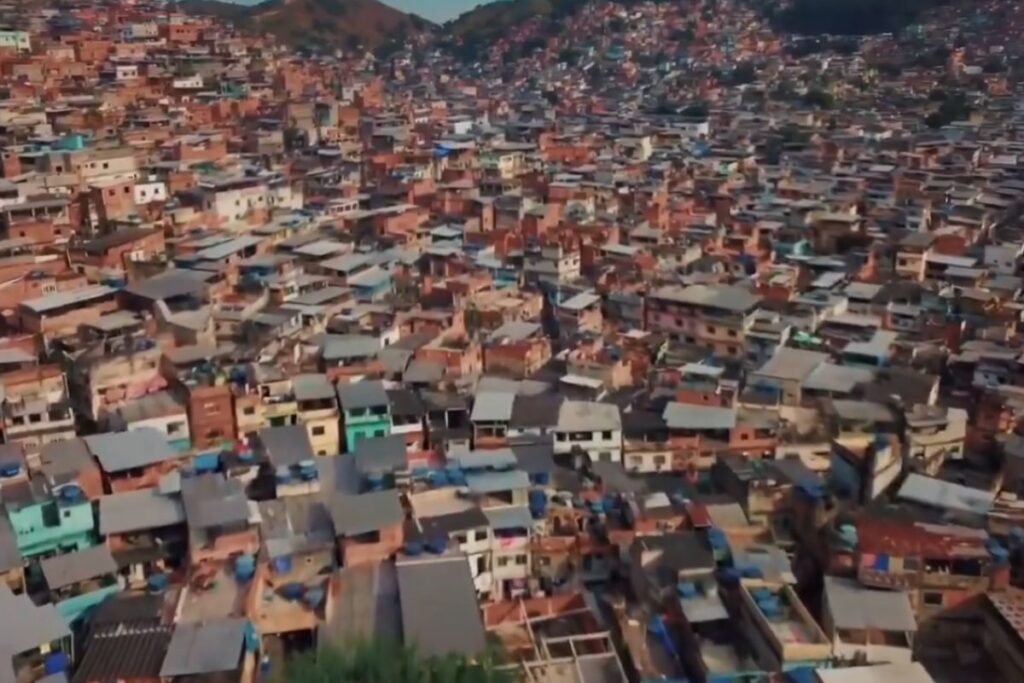 o-que-sera-grave-para-nos-tirar-da-apatia-coletiva?-(por-maria-giulia-pinheiro)