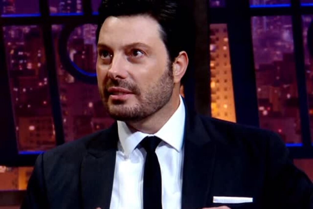 “lamentavel-canalhice”,-dispara-danilo-gentili-sobre-golpe-que-levou