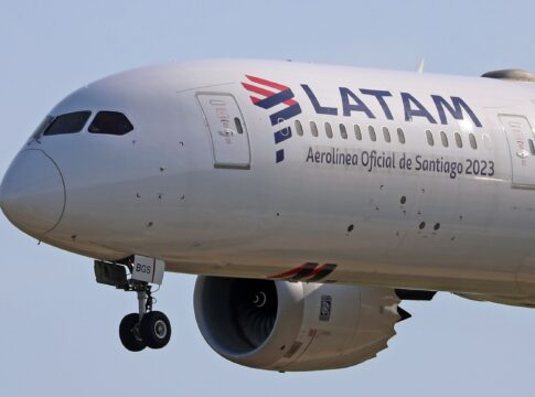 latam-cria-“banheiro-premium”-para-1a-classe-e-gera-revolta-nas-redes