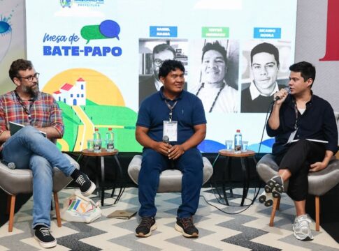 escolas-indigenas-recebem-1°-livro-infantil-em-lingua-do-alto-xingu